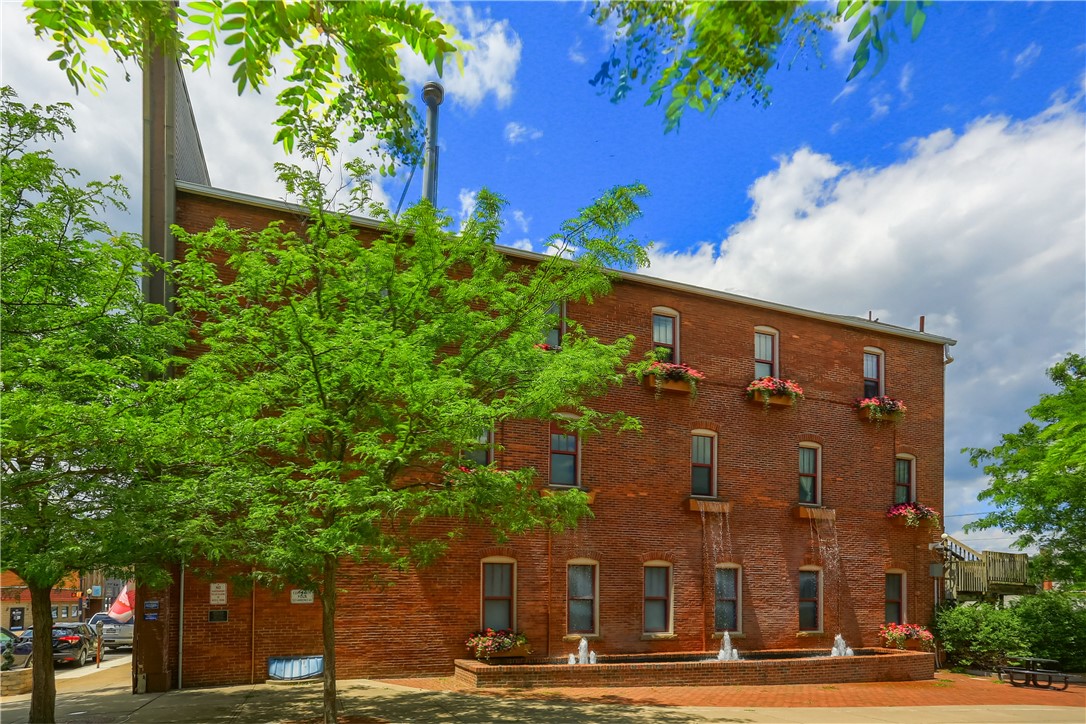 528 Lawrence Ave