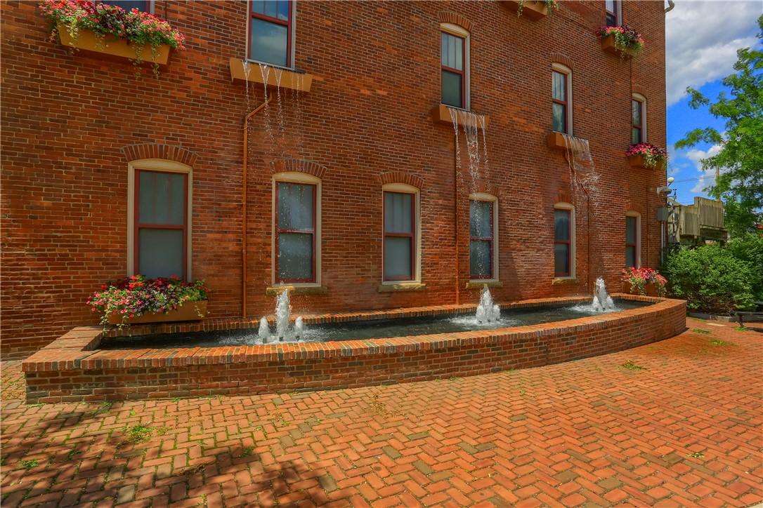 528 Lawrence Ave