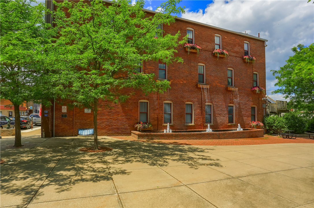 528 Lawrence Ave