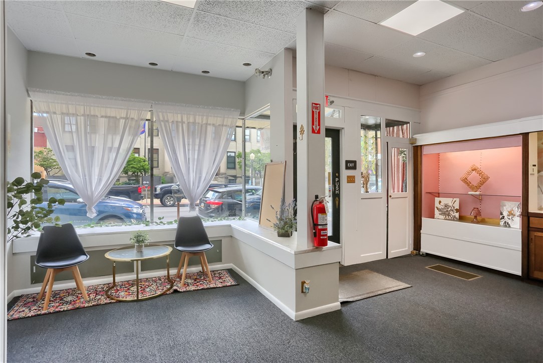528 Lawrence Ave