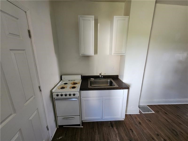 724 Hemlock Aly