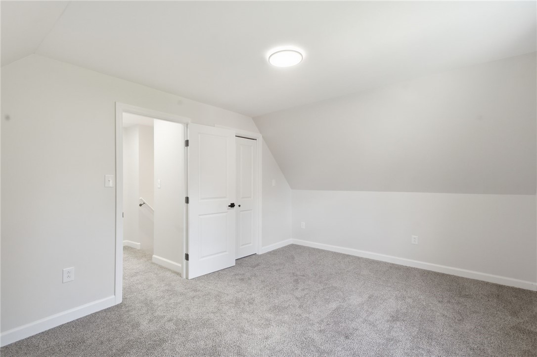 985 Blackhawk Rd
