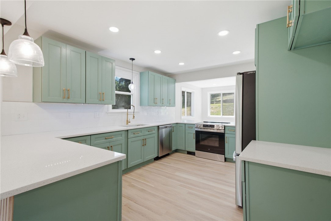 985 Blackhawk Rd
