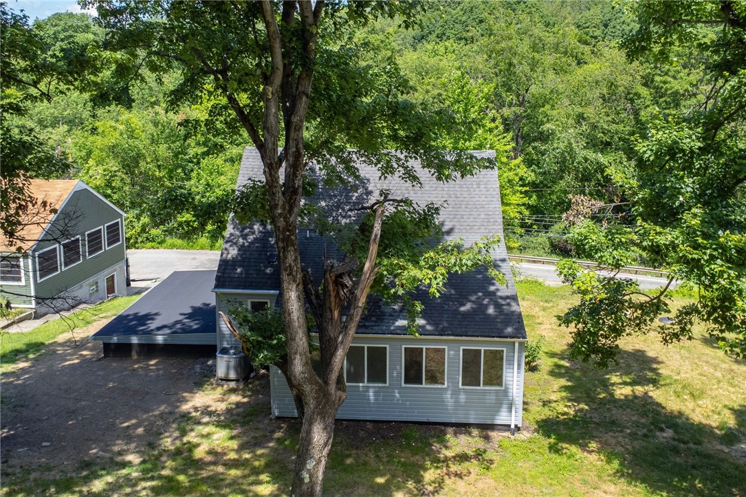 985 Blackhawk Rd