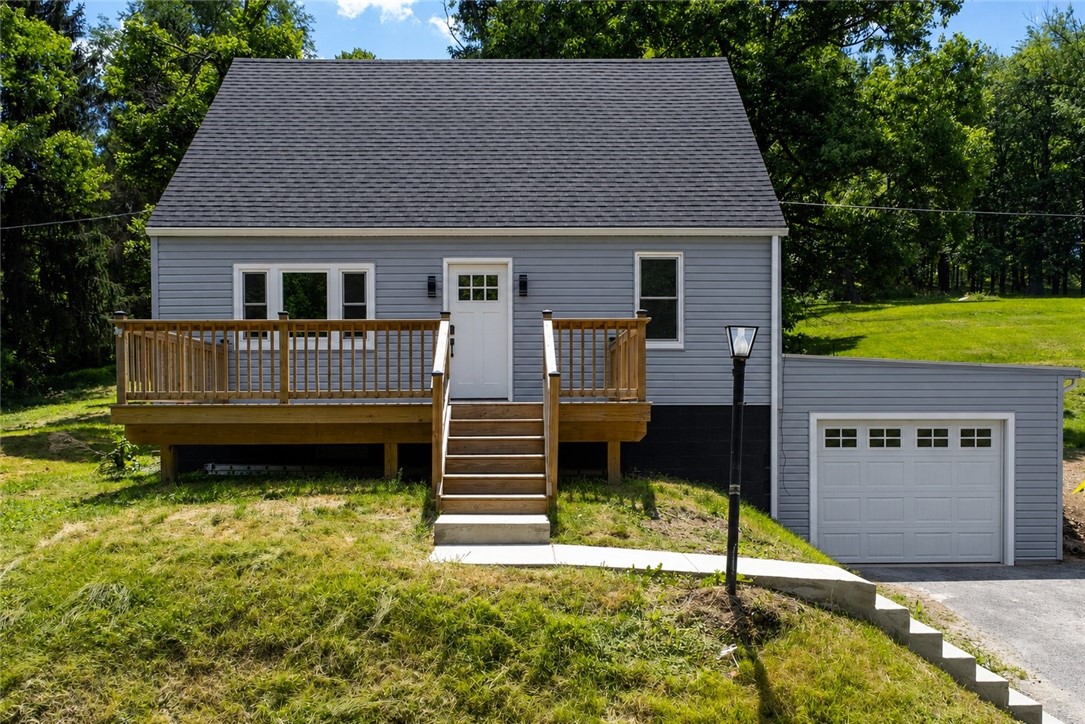 985 Blackhawk Rd