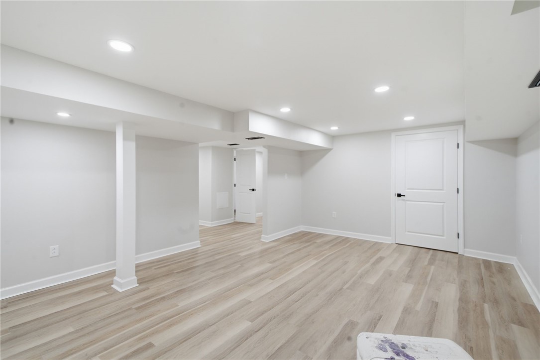 985 Blackhawk Rd
