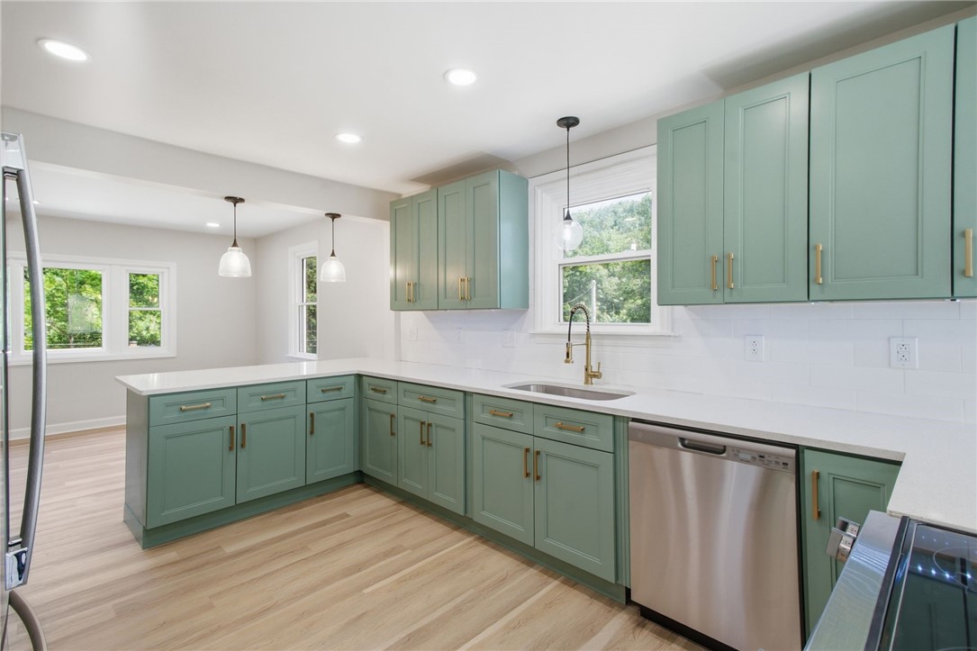 985 Blackhawk Rd