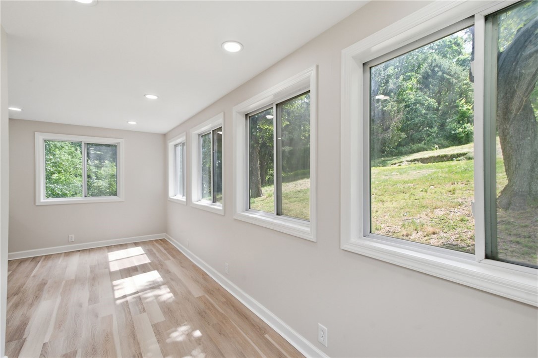 985 Blackhawk Rd