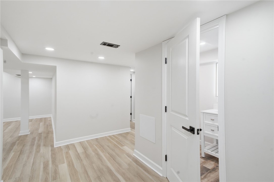985 Blackhawk Rd