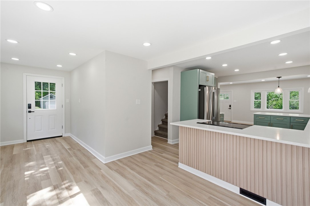 985 Blackhawk Rd