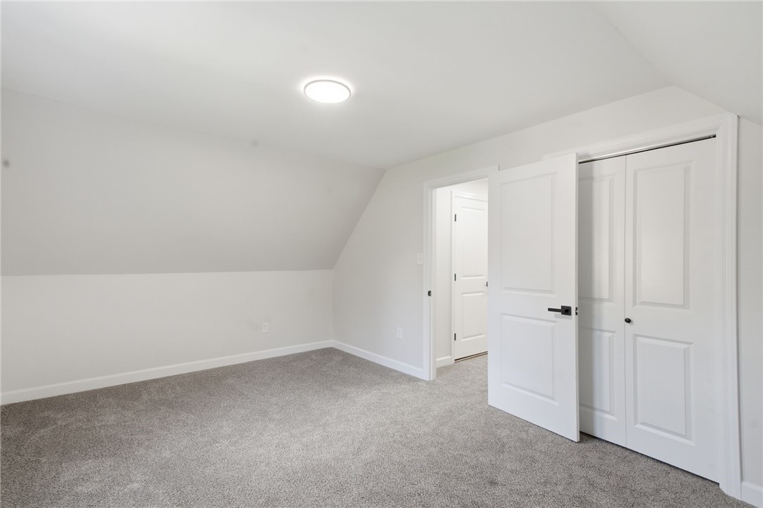 985 Blackhawk Rd