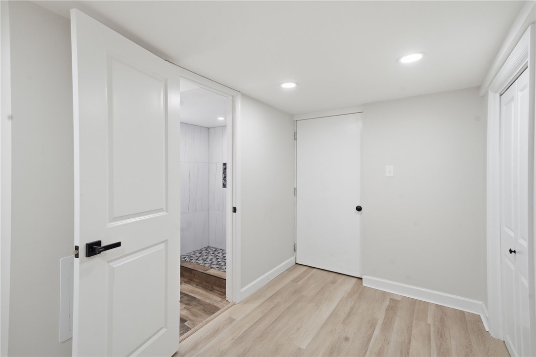 985 Blackhawk Rd