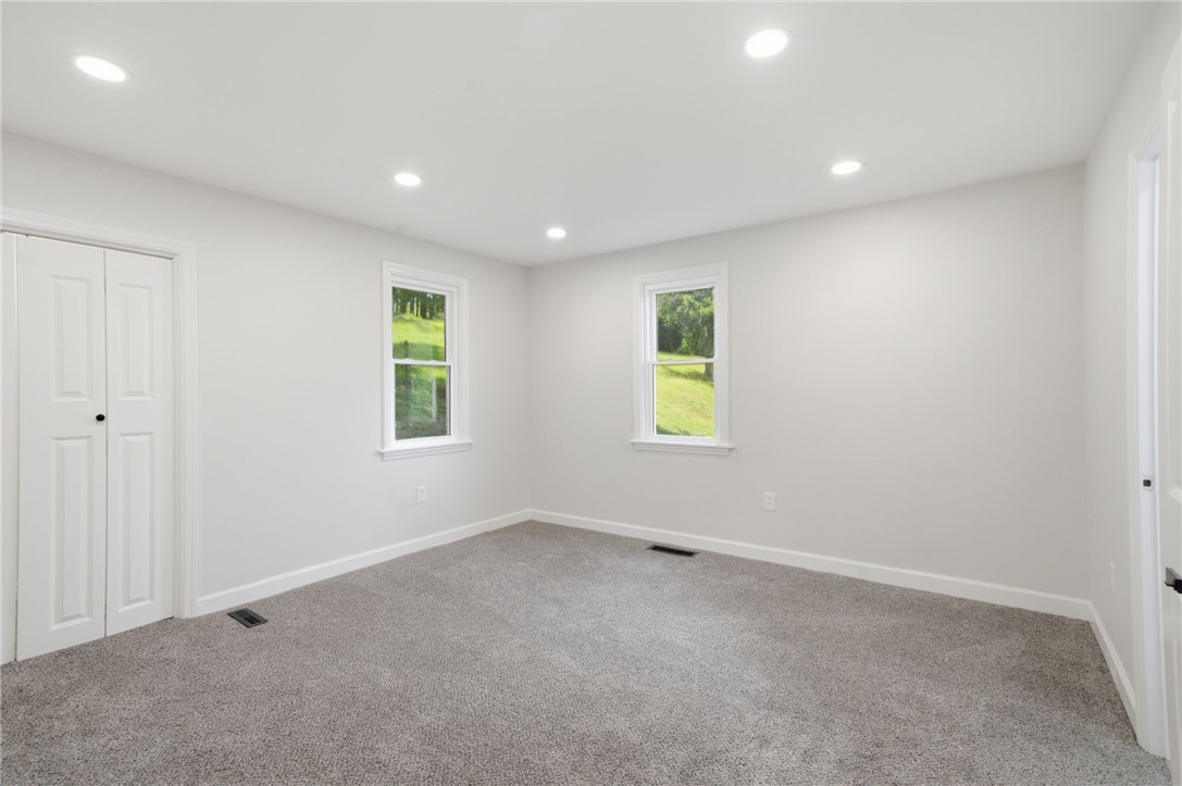 985 Blackhawk Rd