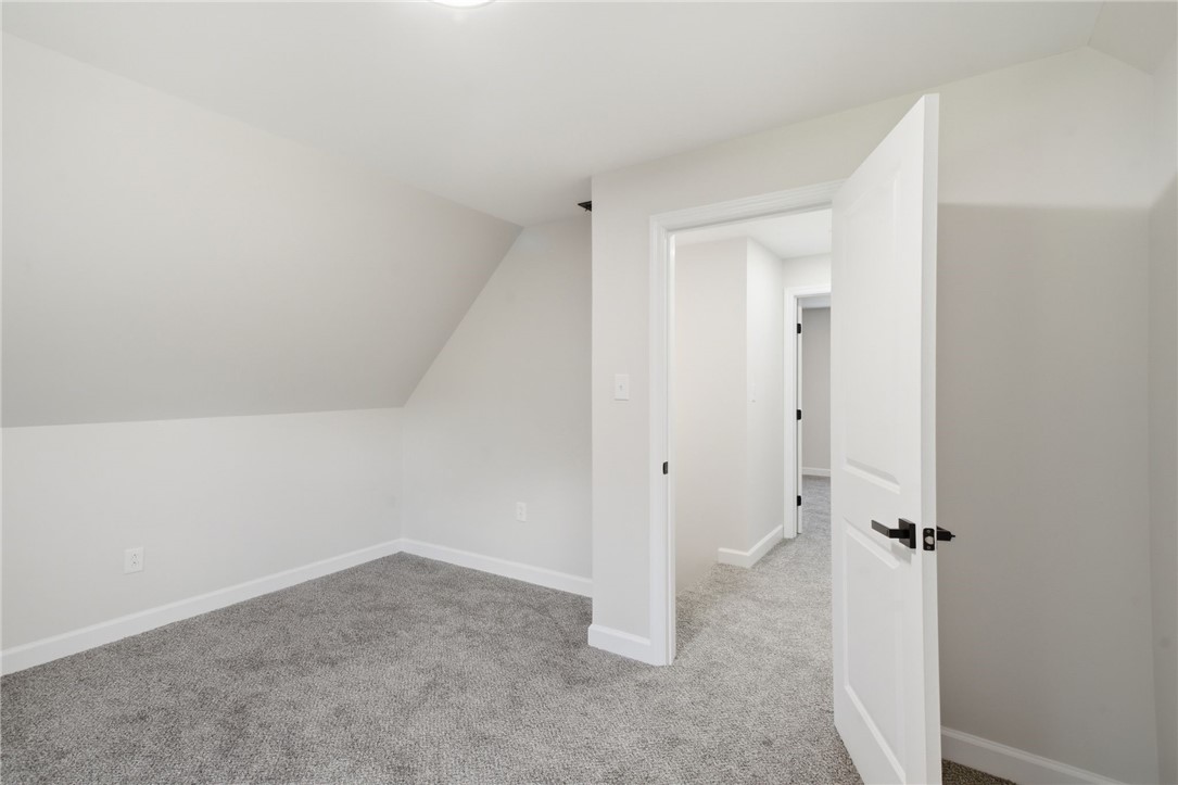 985 Blackhawk Rd