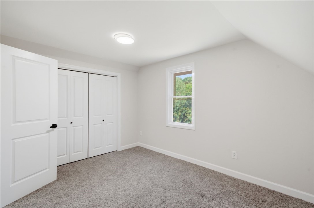 985 Blackhawk Rd