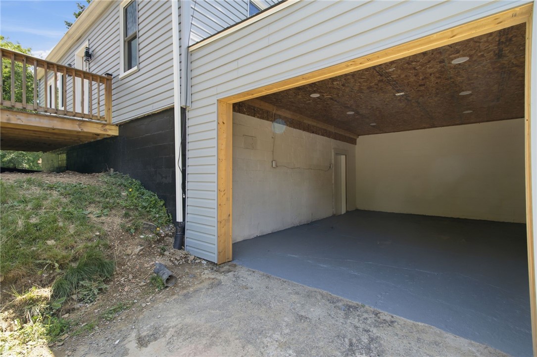 985 Blackhawk Rd
