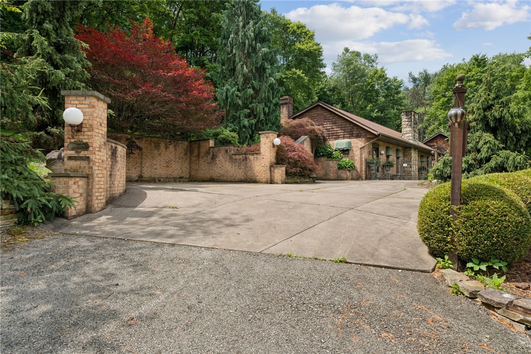 100 Lee Ln