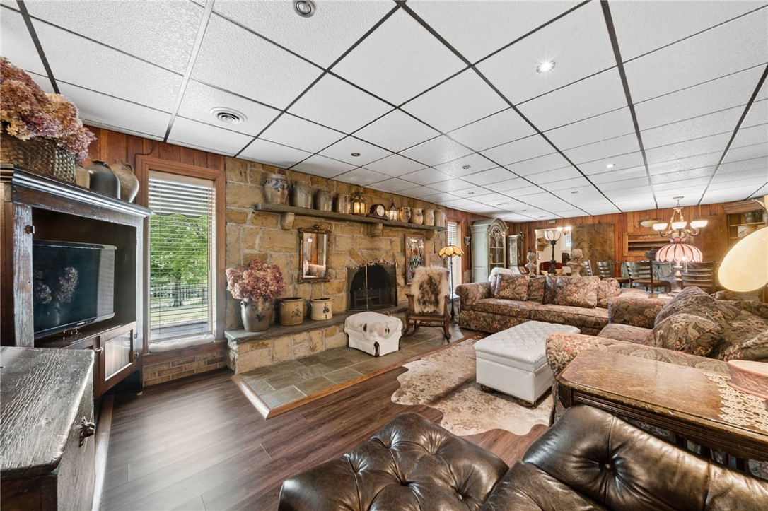 100 Lee Ln