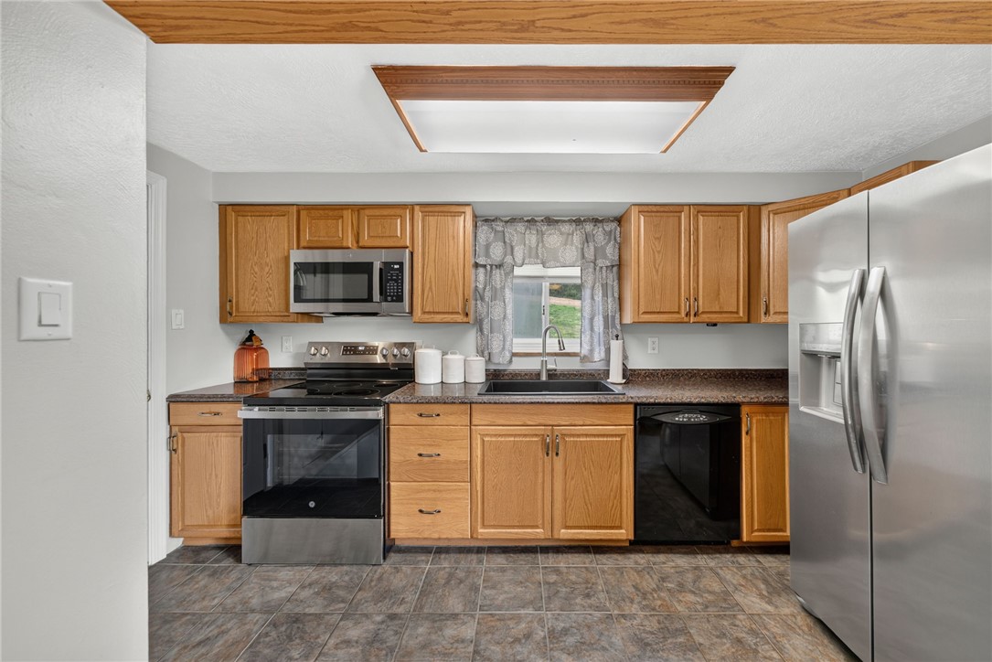 1560 Rosemary Dr
