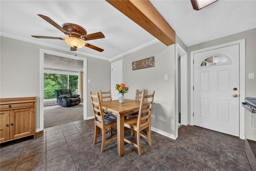 1560 Rosemary Dr