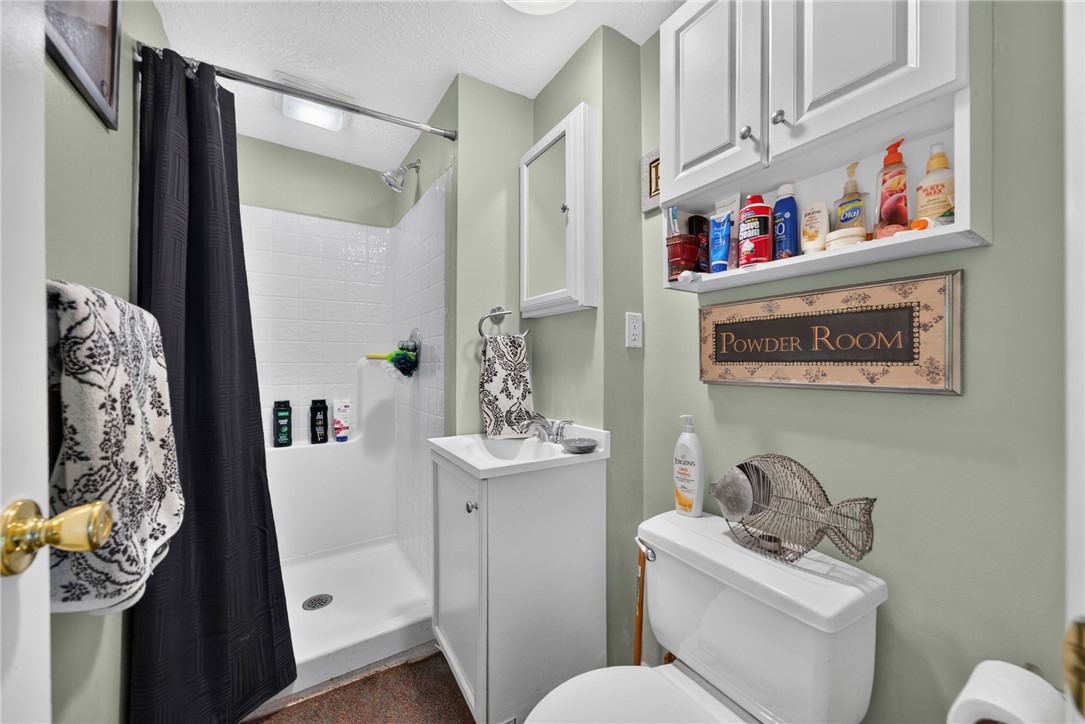1560 Rosemary Dr