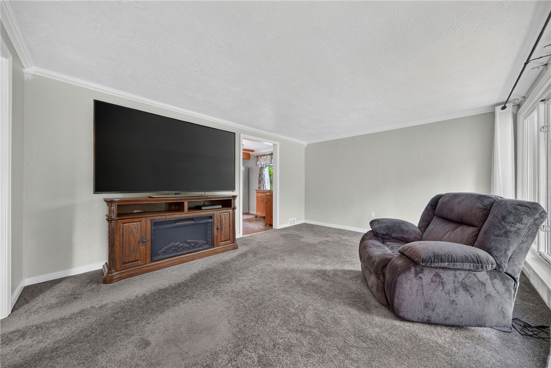 1560 Rosemary Dr