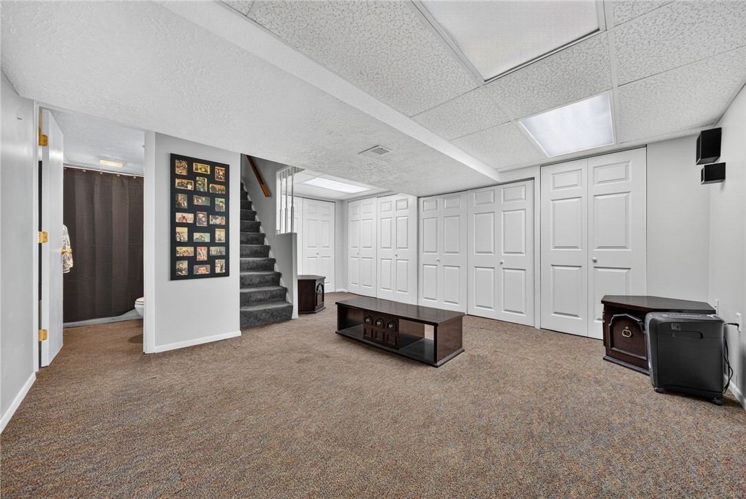 1560 Rosemary Dr