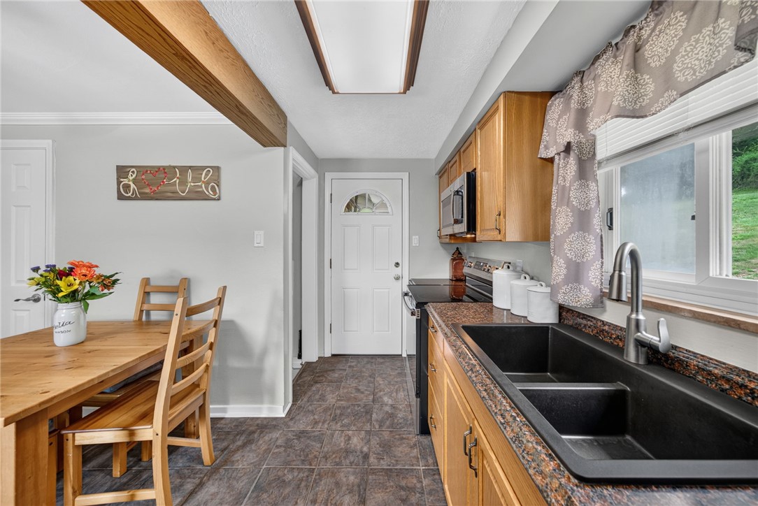 1560 Rosemary Dr