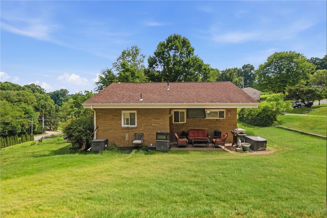 1560 Rosemary Dr