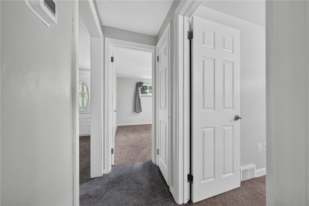 1560 Rosemary Dr