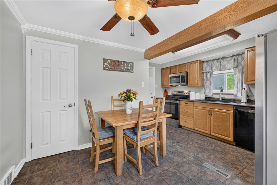 1560 Rosemary Dr