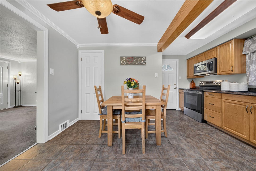 1560 Rosemary Dr