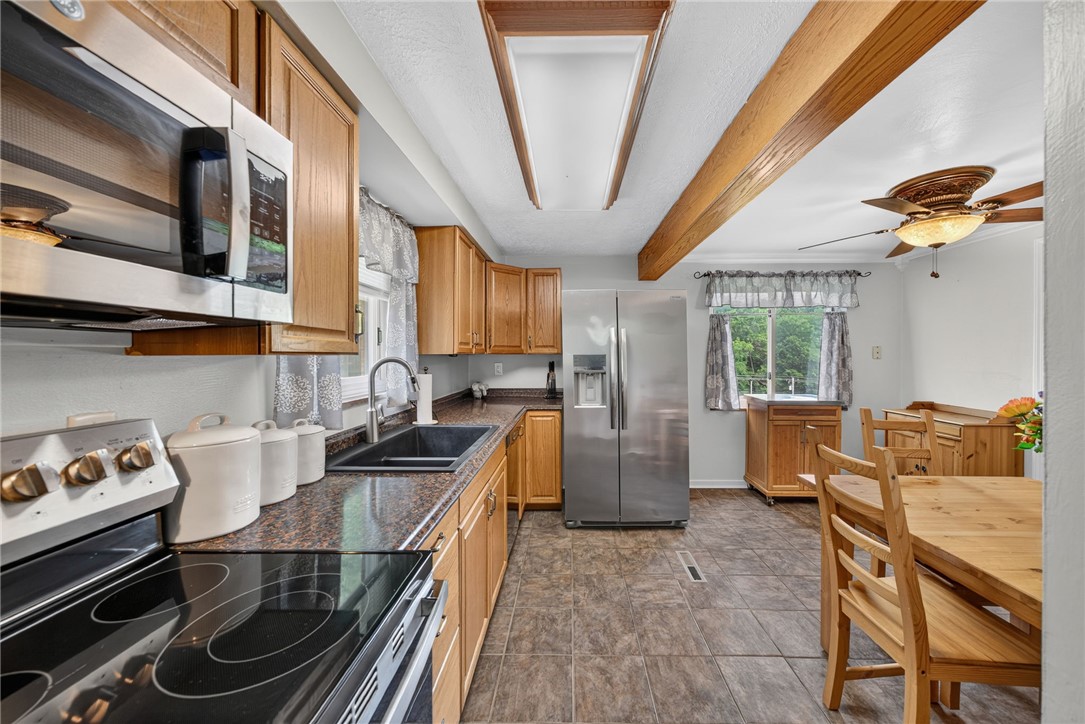 1560 Rosemary Dr