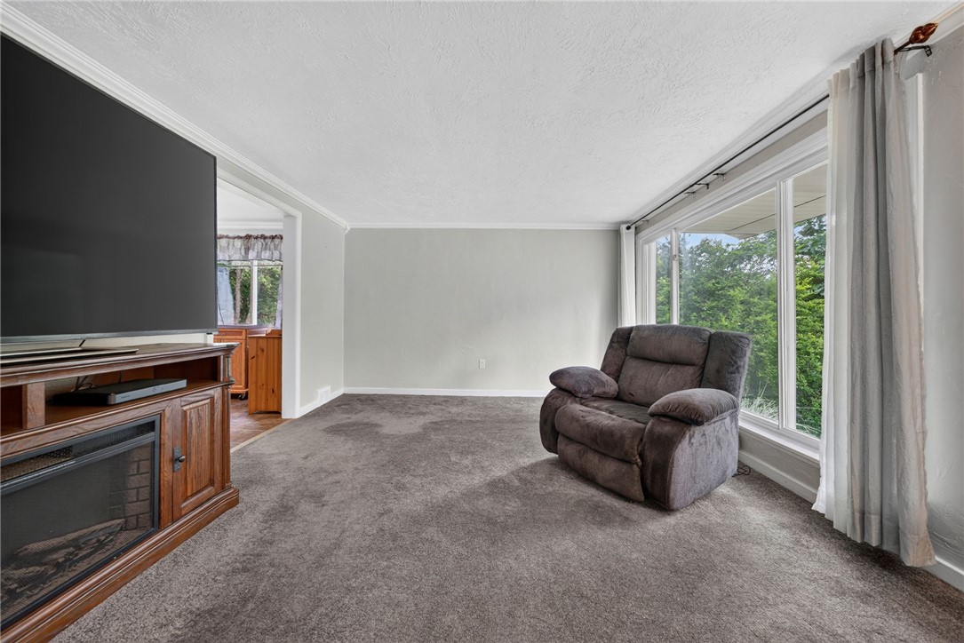 1560 Rosemary Dr
