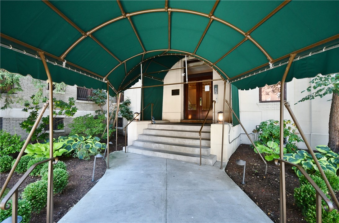 372 S Highland Ave 102