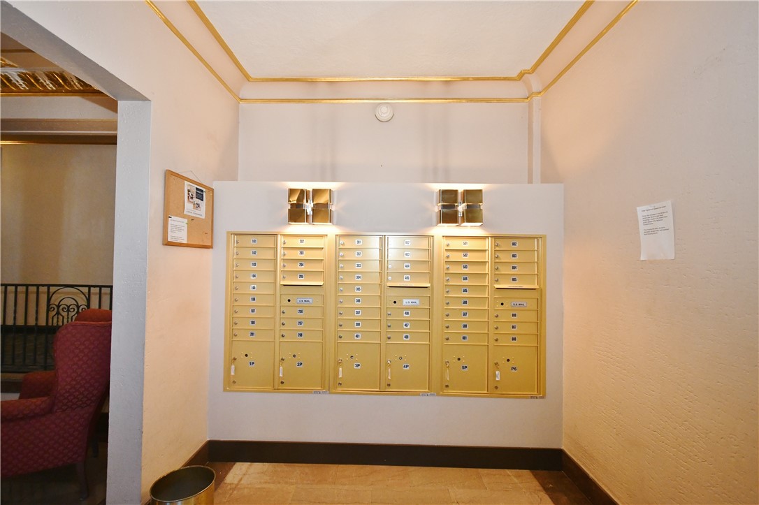 372 S Highland Ave 102