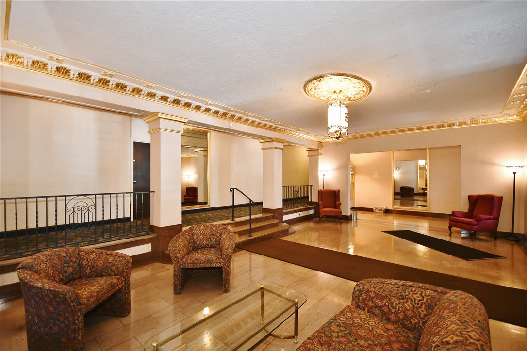 372 S Highland Ave 102