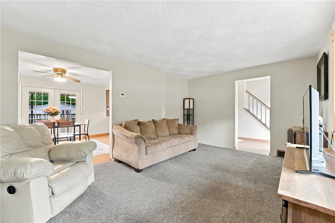108 Shogren Ln