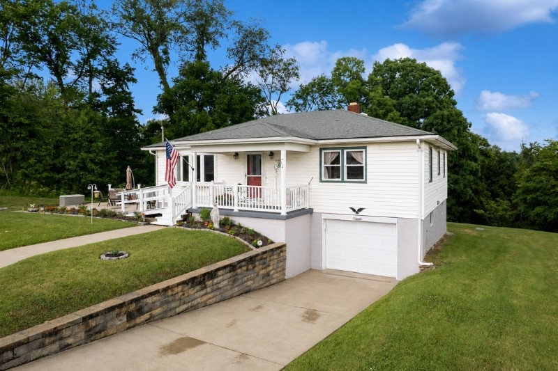 32 John Dr