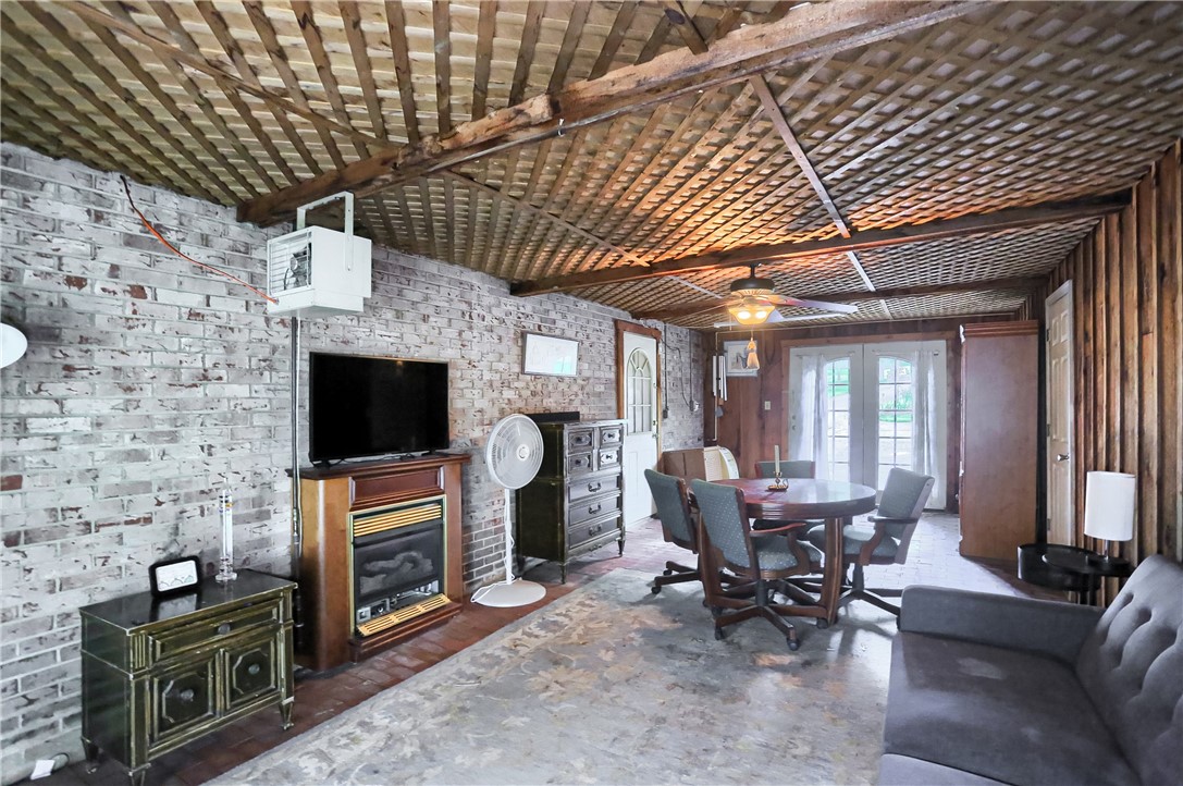163 Chapel Dr