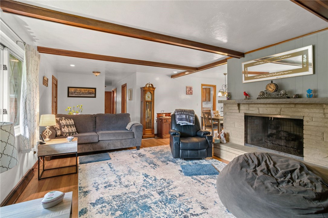449 Emerald Dr
