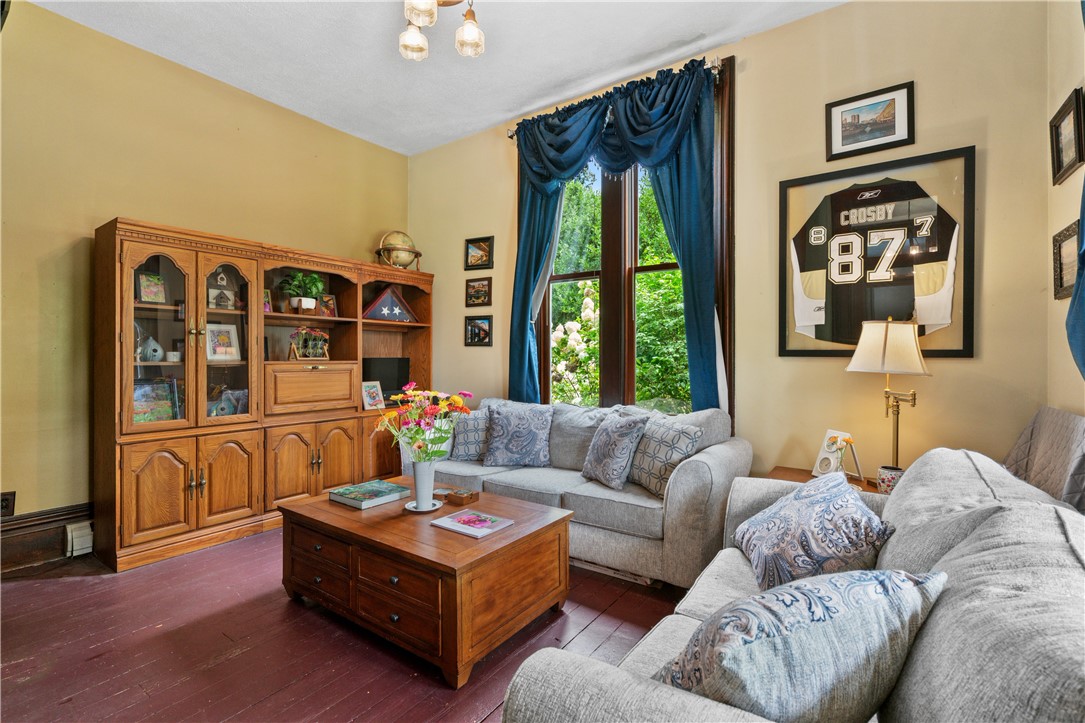275 Wolfe Ln
