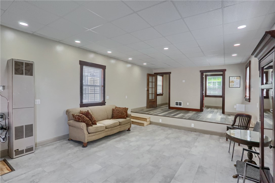 1287 Perry Hwy