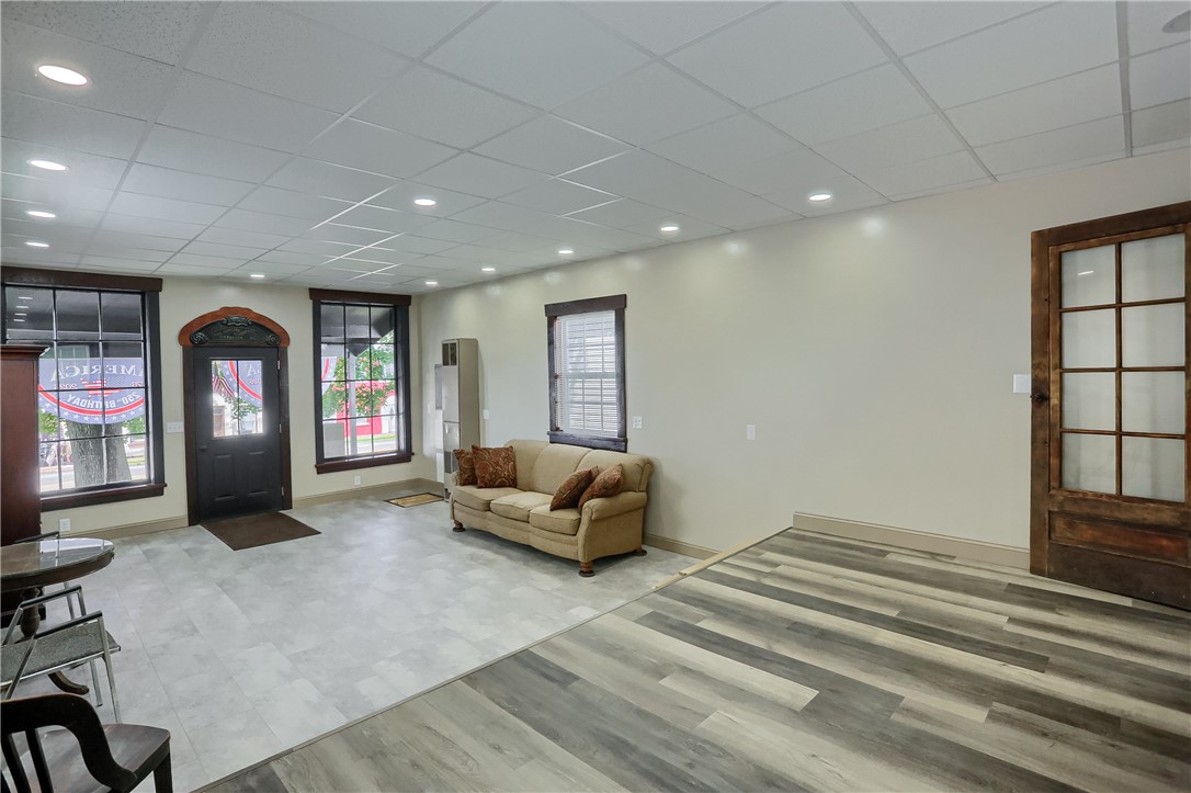 1287 Perry Hwy