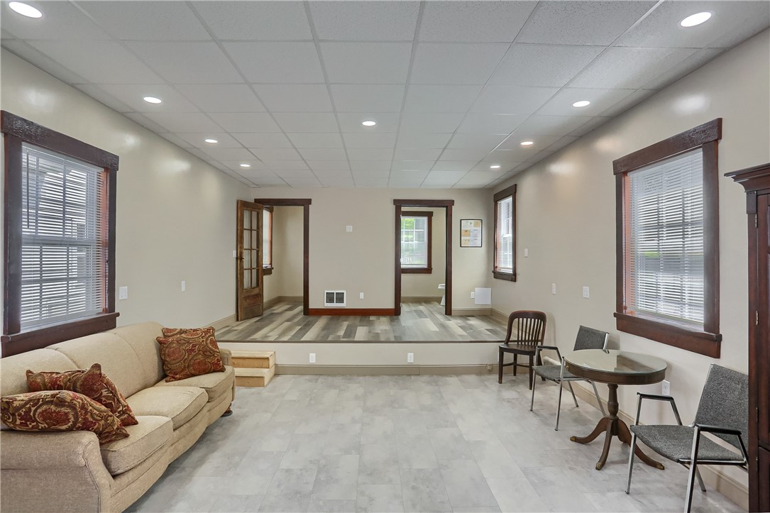 1287 Perry Hwy