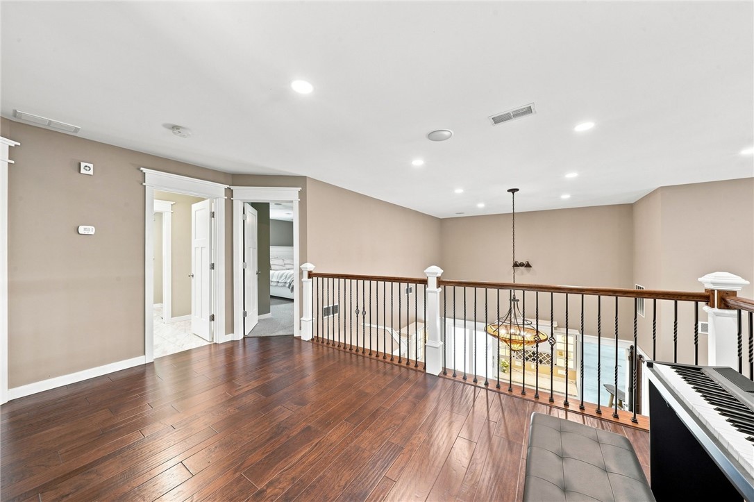 2215 Hyland Rd