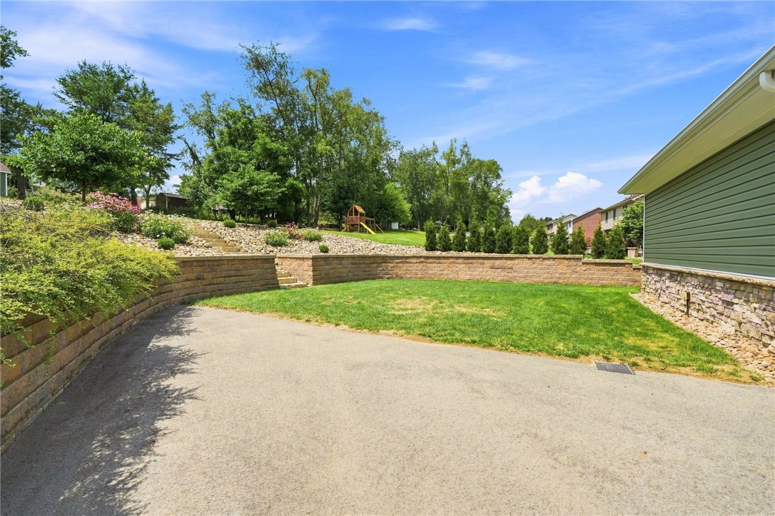 2215 Hyland Rd