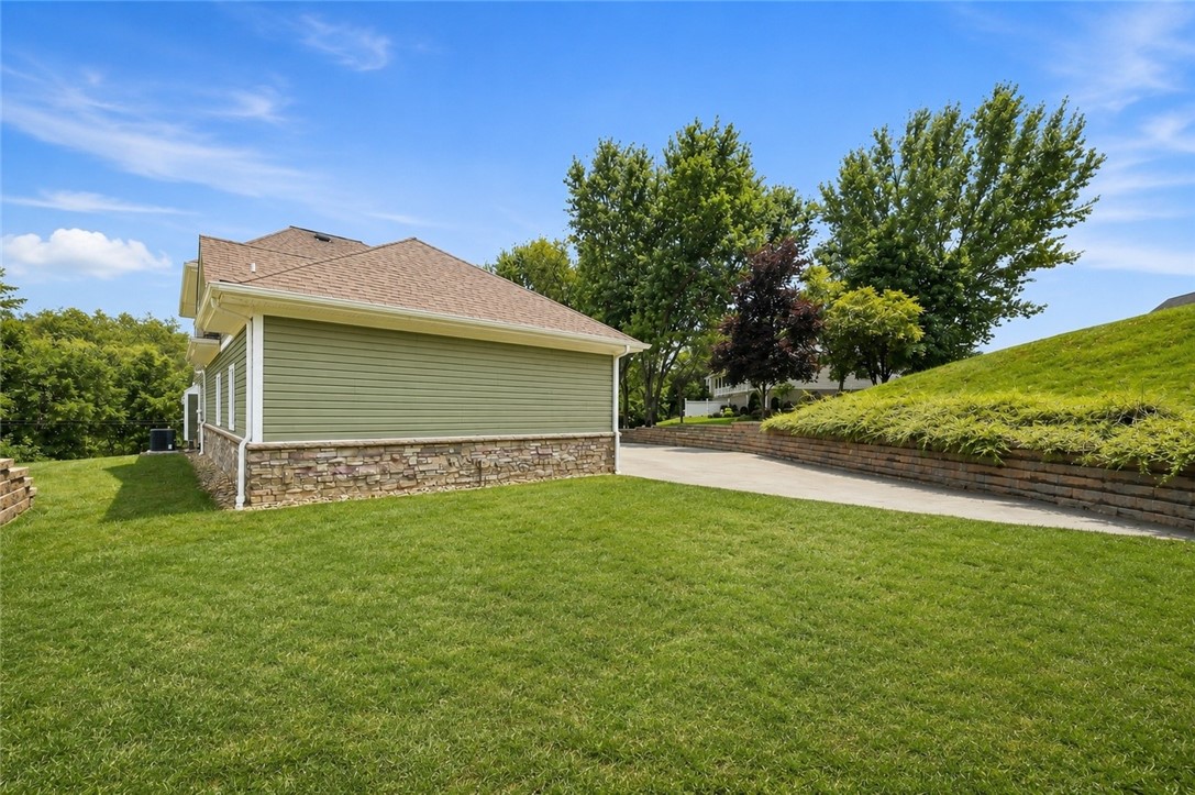 2215 Hyland Rd