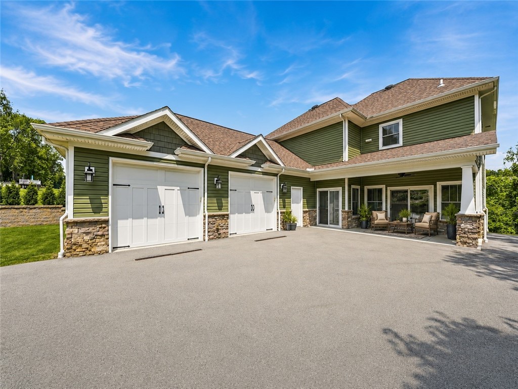2215 Hyland Rd