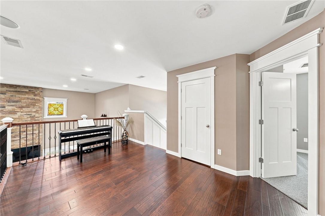 2215 Hyland Rd